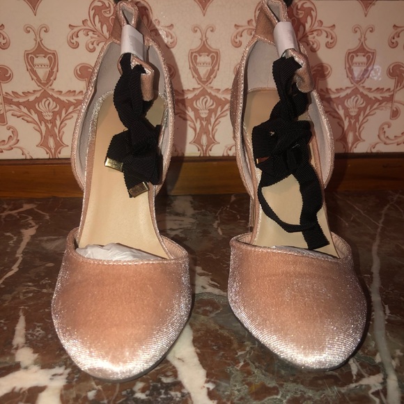 Velvet Pumps in Blush NWT - Picture 5 of 8